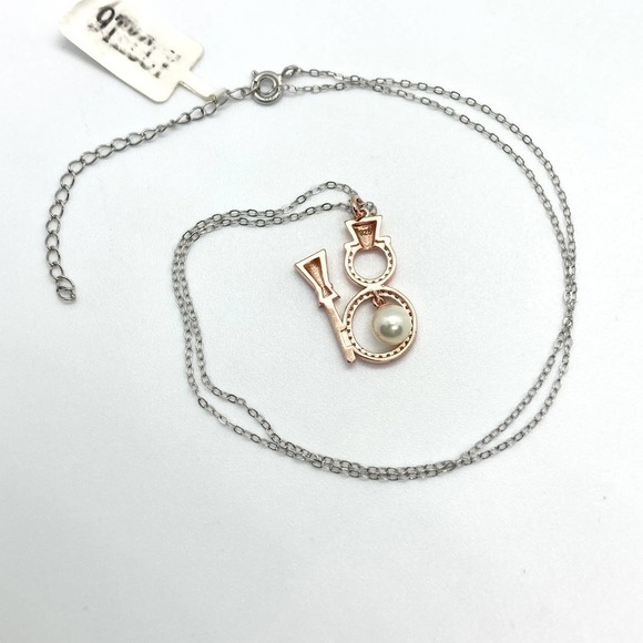 Rose Gold Plated Faux Pearl Frosty the Snowman 925 Necklace - Picture 3 of 9